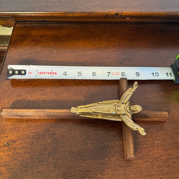 Risen Christ 10" Wood w/Brass Inlay Wall Crucifix - Picture 2 of 13